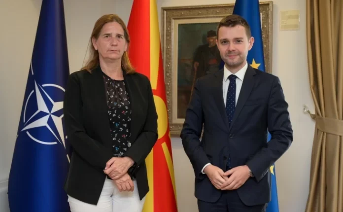 Mucunski takohet me ambasadoren e Greqisë, Filipidu