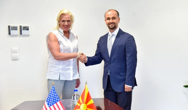 Ministri Murtezani takohet me ambasadoren Ageler: Të përkushtuar në luftën kundër korrupsionit dhe integrimin e vendit në BE