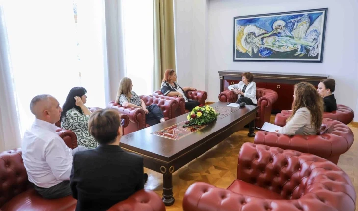 Siljanovska Davkova: Infermieret, teknikët dhe mamitë janë jashtëzakonisht të rëndësishme, mbështetje për SHITMM-në