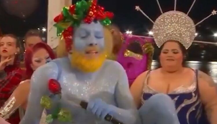 Arsyeja e performancës olimpike ‘Blue Scrotum’ në ceremoninë e hapjes u shpjegua, mes reagimeve të ashpra nga shikuesit