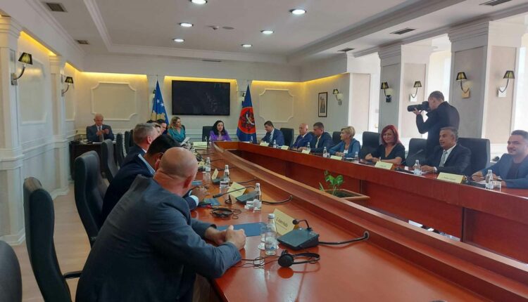 Nis takimi i Osmanit me krerët e partive politike
