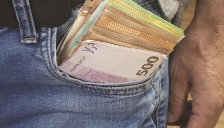 Sërish tentim për nxjerrje ilegale të parave nga vendi, një personit i konfiskohen 6850 euro
