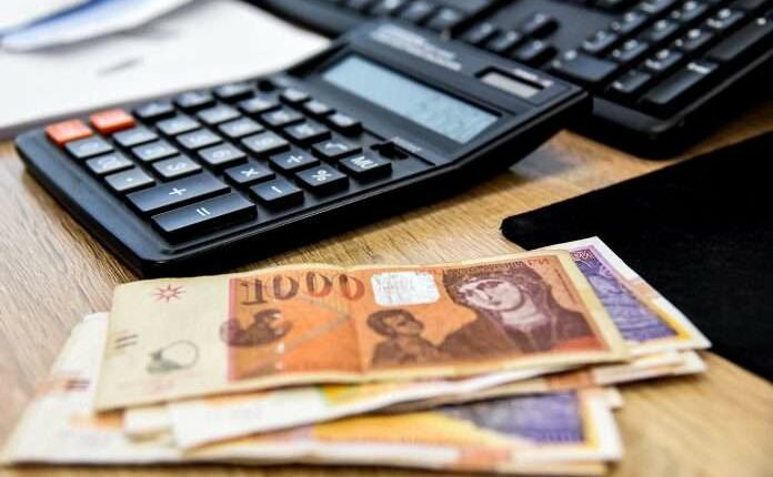 Rriten pensionet për 2500 denarë menjëherë! Qeveria sapo mbaroi seancën, miraton ribalancin e buxhetit – njofton Nikollovski