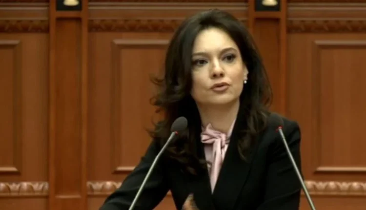 Sërish një grua/ Elisa Spiropali zgjidhet kryetare e Kuvendit me 75 vota pro
