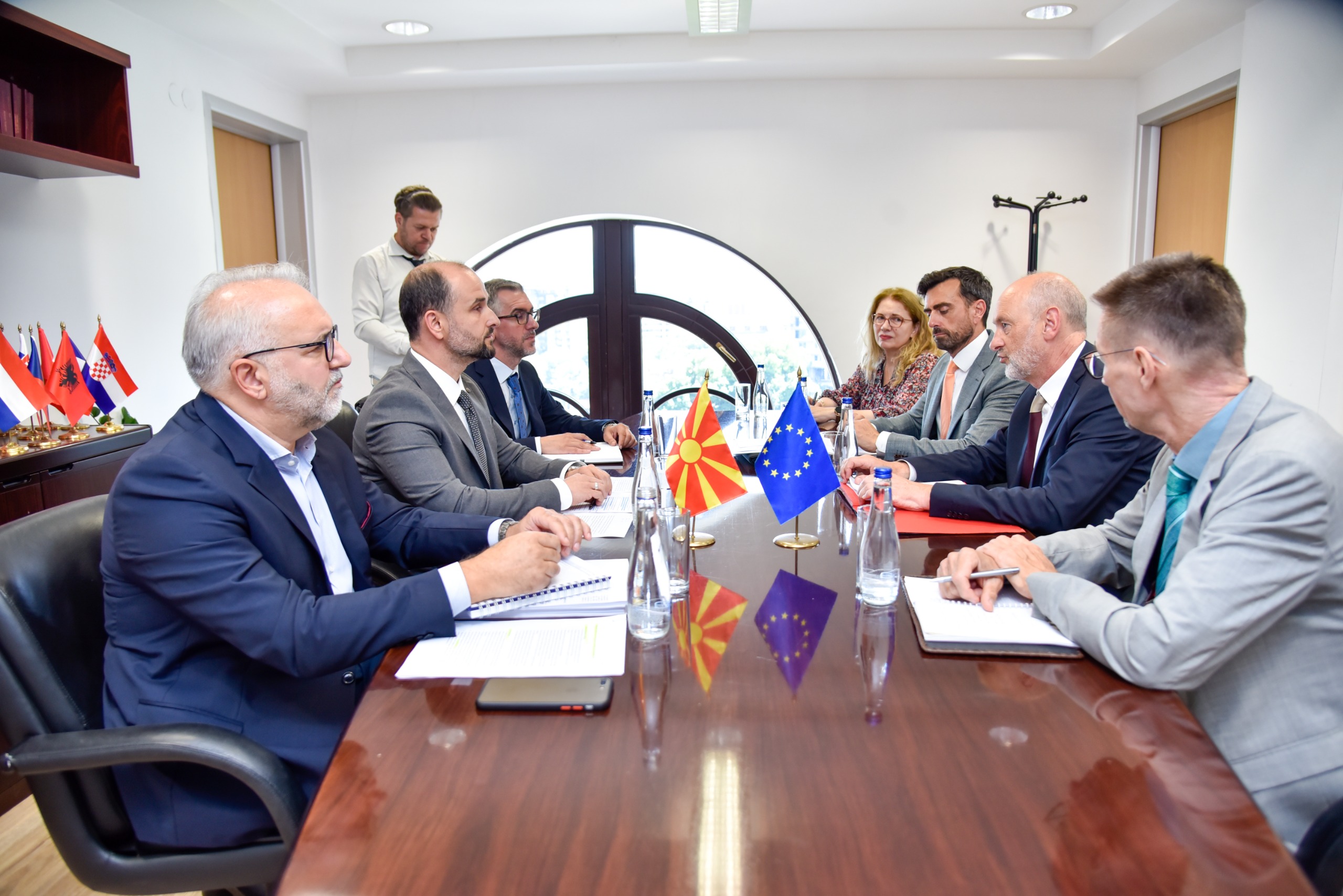 Takim i Ministrit Murtezani me Euro-ambasadorin Gir