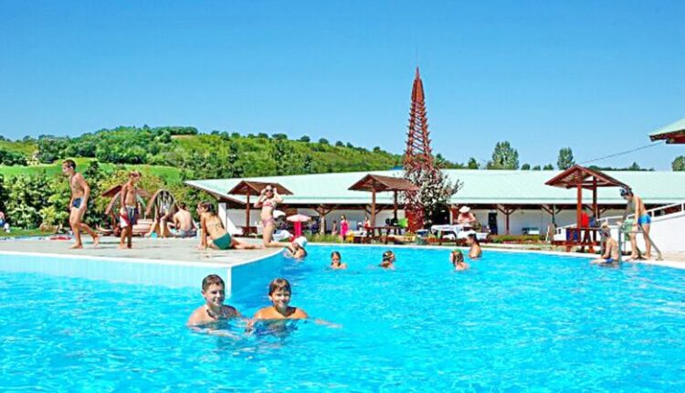 Temperaturat e larta, qytetarët ankohen për mungesë të pishinave