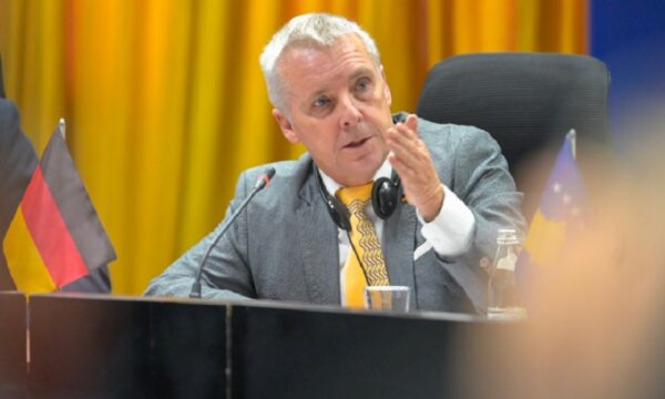 Rohde: Normalizimi duhet të rezultojë me njohje reciproke nëse Kosova e Serbia duan t’i bashkohen BE-së, vendimet e guximshme janë të nevojshme