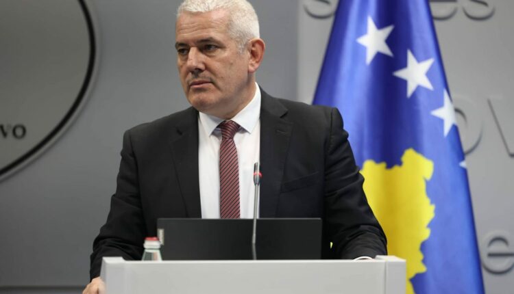 Sveçla dënon sulmin ndaj pastiçerisë në veri: Nuk zmbrapsemi, s’do t’i frikësojnë as qytetarët tanë