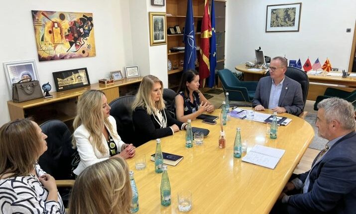 Takim në Ministrinë e Shëndetësisë për zgjerim të Listës pozitive me medikamente inovative