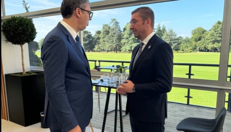 Mickoski takohet me Vuçiqin: Të thellojmë edhe më shumë bashkëpunimin mes dyja vendeve