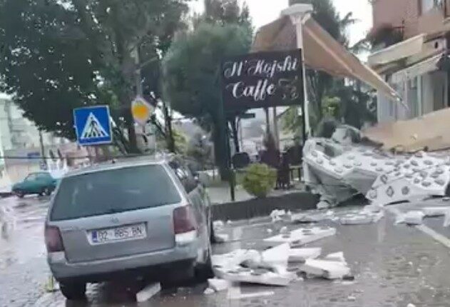 Dëmtohet një objekt si pasojë e motit të lig në Skenderaj