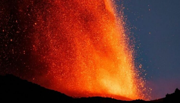 Shpërthejnë vullkanet Etna dhe Stromboli të Italisë, mbyllet aeroporti i Katanias