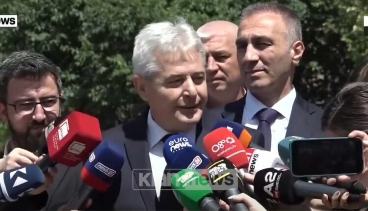 Ali Ahmeti: Proza e Ismail Kadaresë shkëlqeu në skenën vendore dhe atë botërore