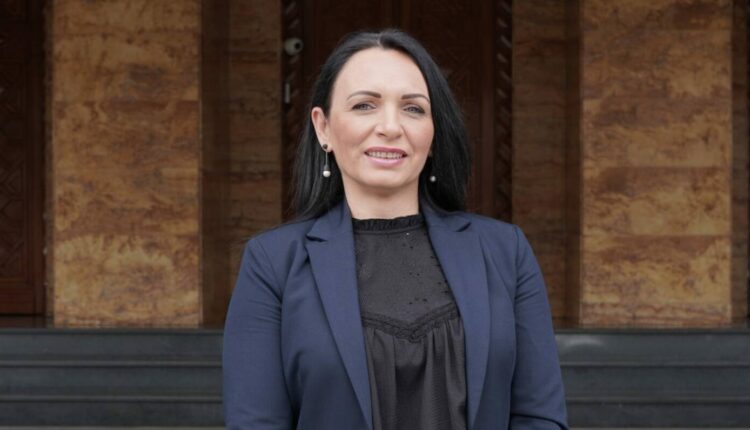 Arta Billali Zendeli: Vlen në pushtet me dorën e shtruar nga VMRO, pa autoritetin nga populli!
