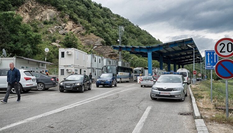 Pritje me orë për të hyrë te Dheu i Bardhë dhe në Merdarë