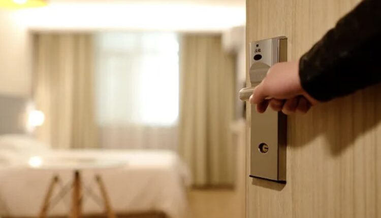 Ngjarje e rëndë/ Gjenden pa jetë gjashtë persona në një hotel, zbulohet shaku