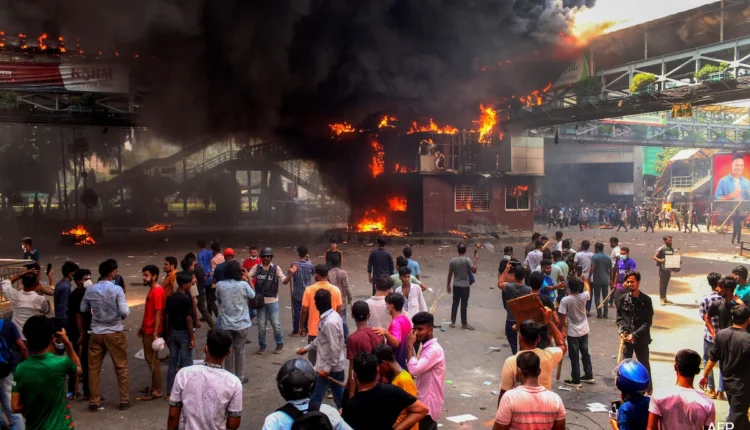 Përleshje të dhunshme në Bangladesh, 105 të vdekur dhe 300 policë të plagosur