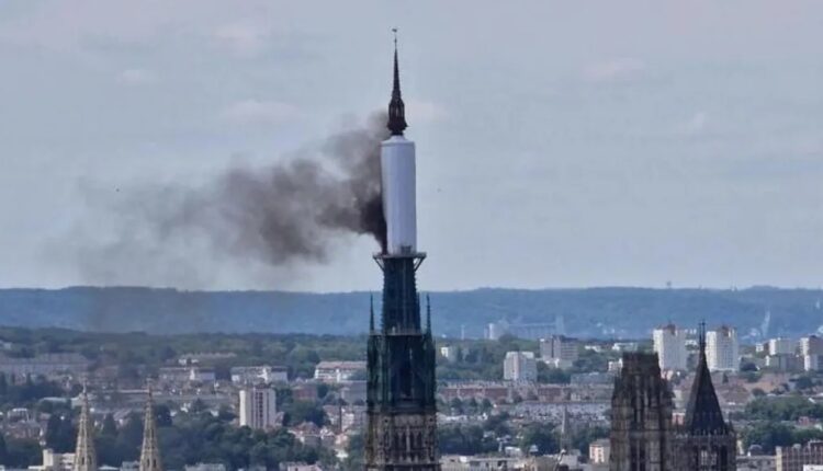 VIDEO/ Ishte duke u rikonstruktuar, përfshihet nga flakët katedralja mesjetare në Rouen të Francës