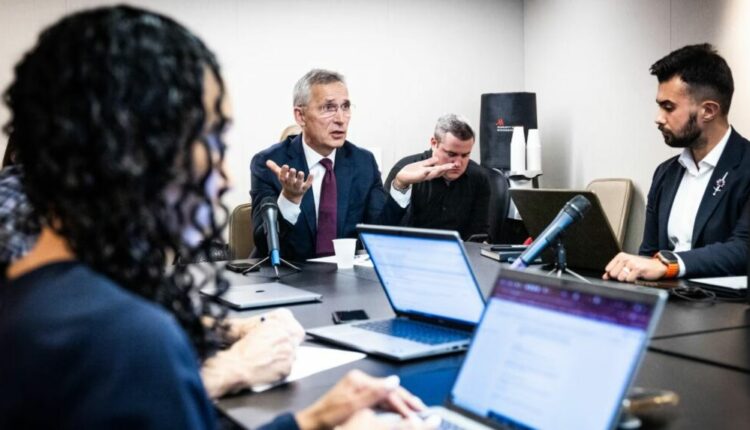 Stoltenberg: Humbja në Ukrainë sjell fundin e luftës, por jo paqen