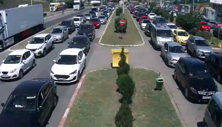 40 minuta pritje për hyrje-dalje në vendkalimet kufitare “Tabanovc” dhe “Bogorodicë”