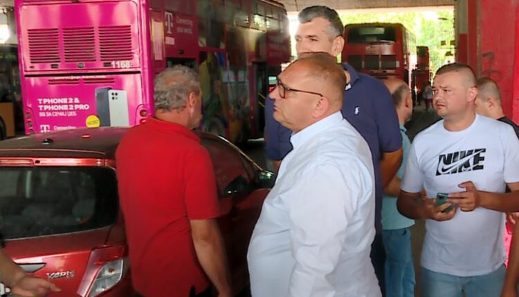 Bëhet fjalë për rreth 2 milionë euro – Vazhdon kaosi me transportin privat në Shkup
