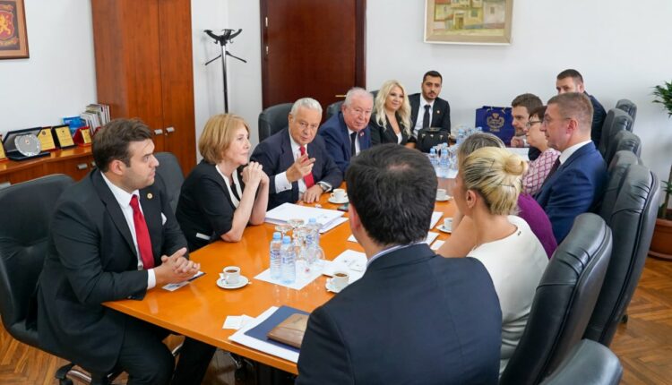 Kryeministri Mickoski realizoi takim me Kryetarin e Fondacionit Marmara, nga Republika e Turqisë, Akan Suver
