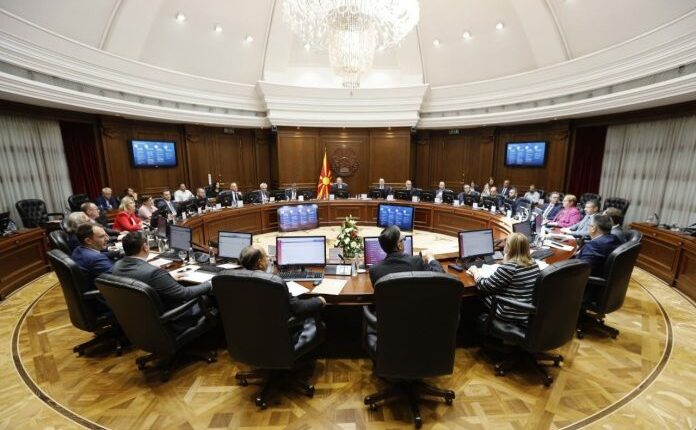 Qeveria vendosi: Heqjen e pozicionit të drejtorëve ekonomikë të Klinikave, zgjidhje të reja personeli dhe kthimin e rrethojës së godinës së Qeverisë