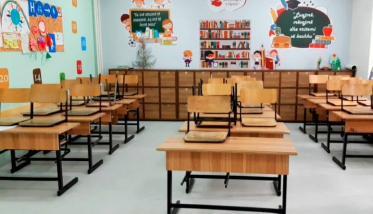 Për 5 vite, 45 shkolla i mbyllën dyert