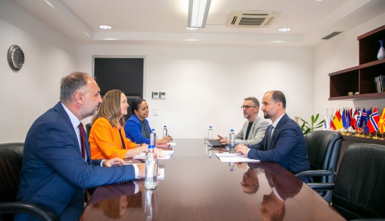 Takim i ministrit Murtezani me përfaqësuesen e USAID-it, Dajbl