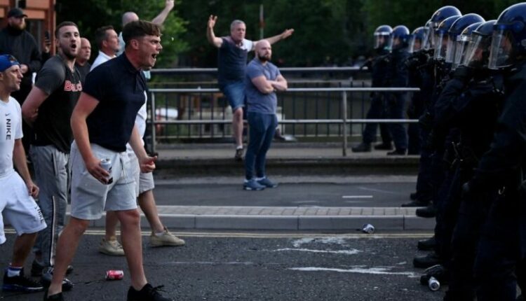 Protestat e dhunshme në Britani, 378 arrestime pas një jave trazirash të ekstremit të djathtë