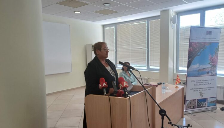 Janevska:Është përgjegjësi për të gjithë ne të kujdesemi për  gjuhën maqedonase﻿dhe të punojmë  sistematikisht në përforcimin e letërsisë dhe kulturës maqedonase në botë