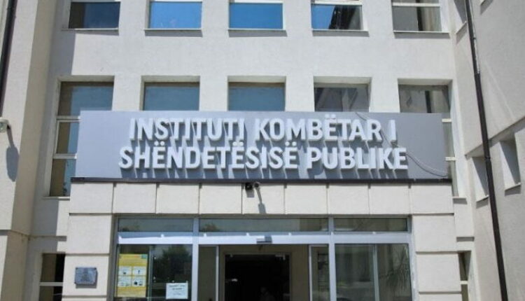 Dy pacientë me Covid vdiqën në Infektive, ministri i Shëndetësisë: Nuk ka nevojë për panik