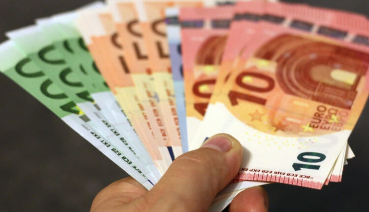 Iu prezantua si polic dhe ia mori 10 mijë euro – mashtrohet 86-vjeçarja nga Shkupi