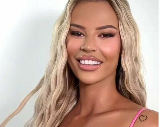 Santiana bëhet si binjake me Luana Vjollcën