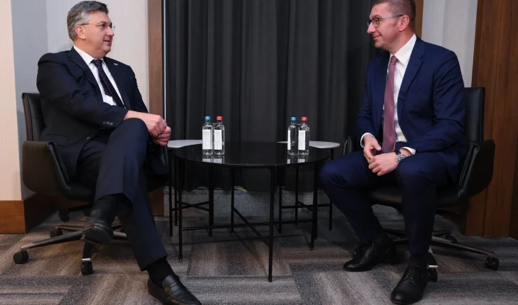 Mickoski-Plenkoviq: Nënshkruam disa marrëveshje bashkëpunimi në mes dy qeverive