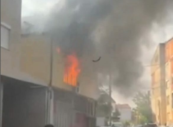 Digjet një shtëpi në Çair, afër ndërtesës shumë katëshe (VIDEO)