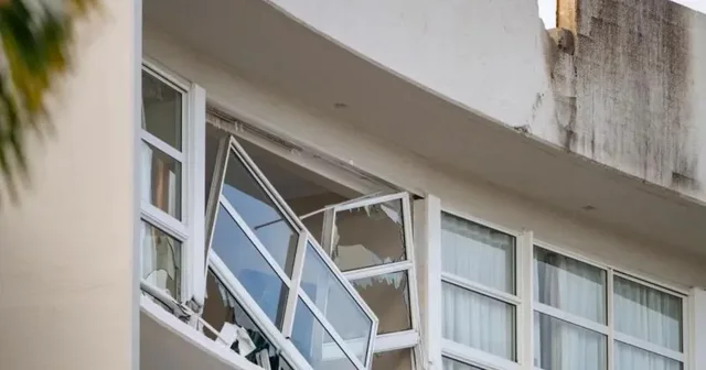 Helikopteri ra në çatinë e hotelit luksoz/ Klientët rrëfejnë momentet e tmerrit: Pashë flakët në ndërtesë