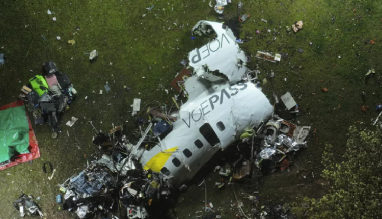 Nis identifikimi i viktimave nga rrëzimi i aeroplanit në Brazil, mblidhen ekspertët dhe familjet