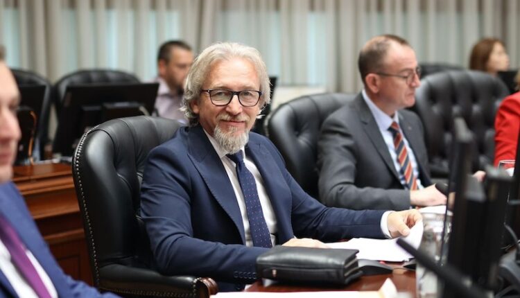 Ministri Limani thotë se ikja e të rinjve është politikë e thurur nga qeveritë e kaluara: Është koha që të ndërmarrim aksione!