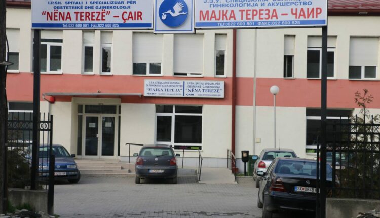 Skandal/ Politika vendos kryeinfermier mashkull në spitalin gjinekologjik në Çair (FOTO)