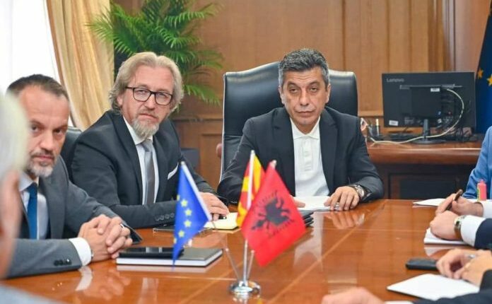 Mexhiti: Lajmet e rreme s’kalojnë, flamuri kombëtar qëndron në zyren time