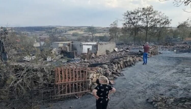 Flasin banorët e fshatit që u shkrumbua nga zjarri: Ishte i tmerrshëm