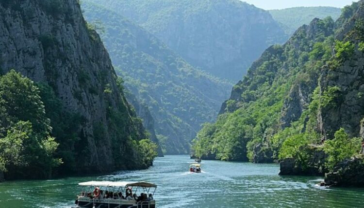 Liqeni i Ohrit dhe kanioni i Matkës shpallen monumente të natyrës Liqeni i Ohrit dhe kanioni i Matkës shpallen monumente të natyrës