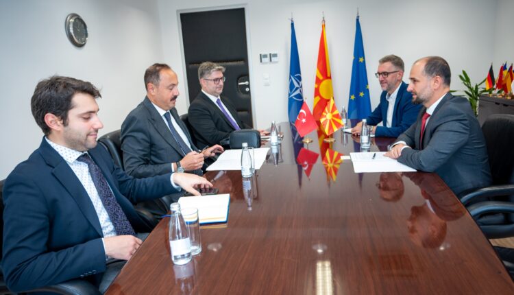 Takim i ministrit Murtezani me ambasadorin turk Ulusoj