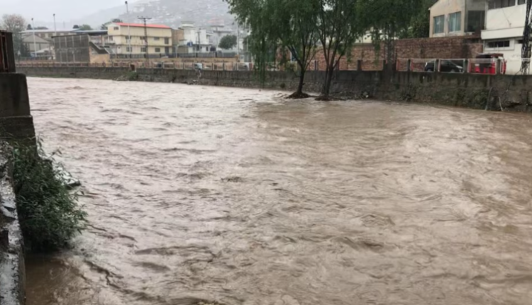 Nga rrëshqitja e dheut në Pakistan vdesin 12 veta – shumica