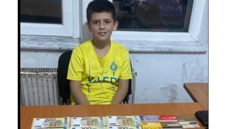 12 vjeçari nga Skenderaj gjeti 2 mijë e 500 euro dhe i dorëzoi në Polici/FOTO