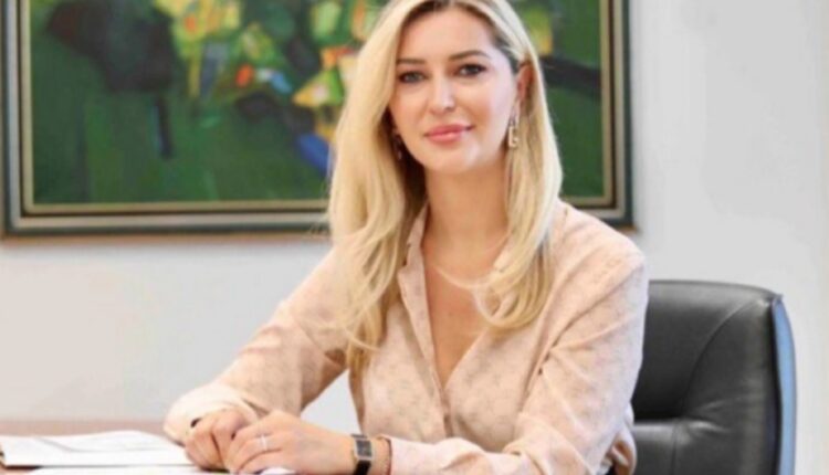 Zv/ministrja Zekolli -Shaqiri: Po zgjidhim problemin me pagat e punonjësve në Posta dhe Hekurudha