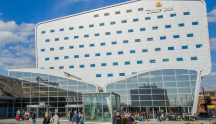 Kaos në Holandë/ Ndërprerja e energjisë elektrike shkakton vonesa dhe anulime të fluturimeve