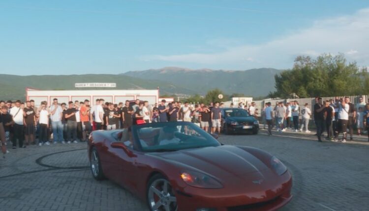 Në Bërvenicë të Tetovës u ekspozuan makina në vlerë nga 5 mijë deri në 800 mijë euro