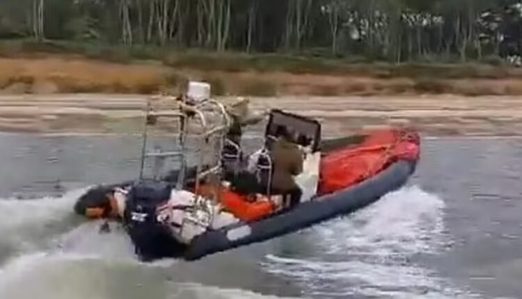 Varka me 37 mln paund kokainë zbarkon në brigjet angleze, trafikanti i ikën policisë me not